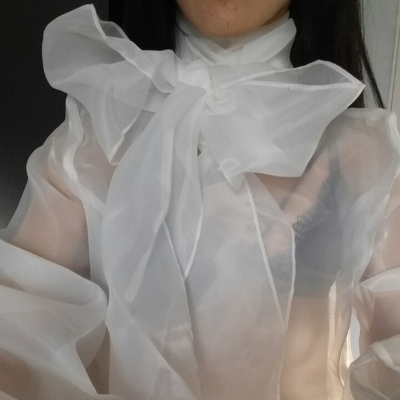 White Sheer Bow Top, Beautiful NEW - Picture 6 of 7